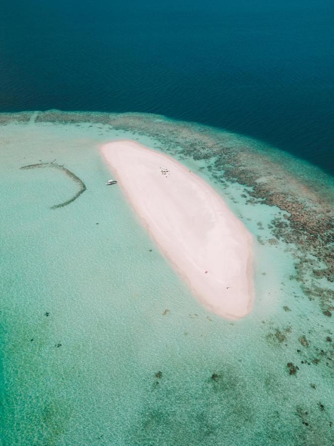 Sunrise By White Sand Dhigurah Dhigurah  Buitenkant foto
