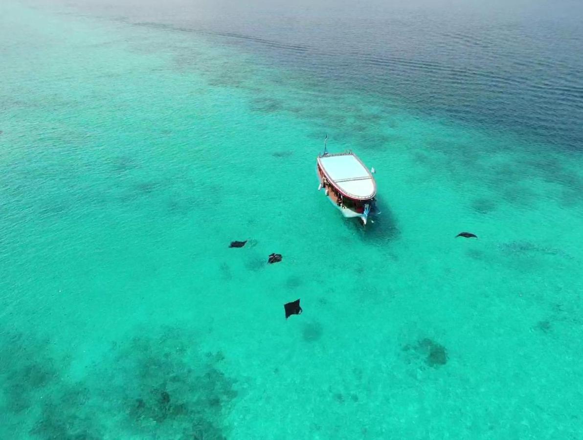 Sunrise By White Sand Dhigurah Dhigurah  Buitenkant foto